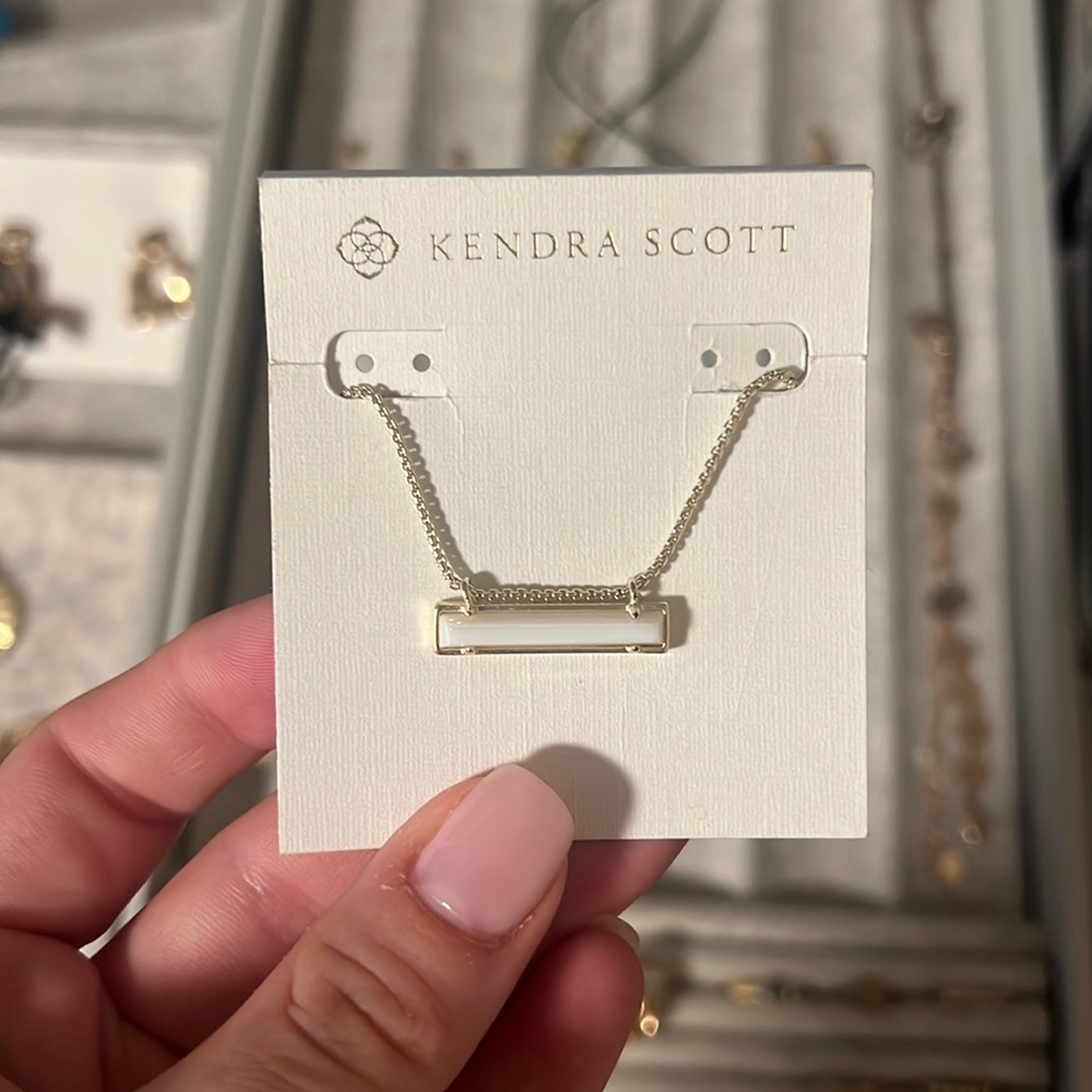 Kendra Scott necklace